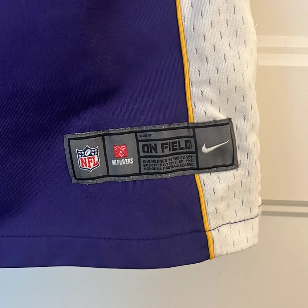 NFL Vikings Jersey, Peterson 28, kids Large, never worn, excellent condition - Picture 5 of 8